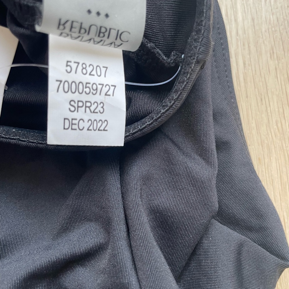 🏷️ NWT Banana Republic Black Double Keyhole One Piece Swimsuit Extra Lar… - Picture 6 of 7